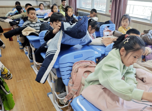 学子的身影正以理想为帆以知识为桨汇入奔涌的年代浪潮 学子的身影正以理想为帆以知识为桨汇入奔涌的年代浪潮