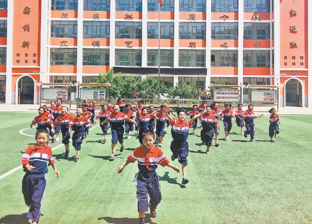 教育结构也让更多家庭对孩子的长时间求学途径有了新的等待