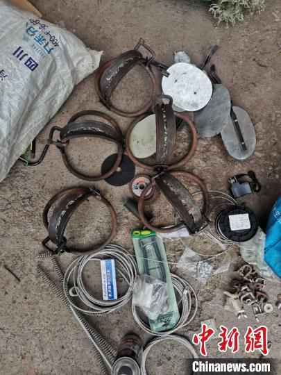 犯罪嫌疑人岳某某网购的捕猎工具。达川公安供图 四川达州一男子网购8套捕猎工具非法狩猎被警方抓获